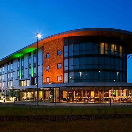 Holiday Inn Salisbury - Stonehenge By Ihg Еймсбері Екстер'єр фото